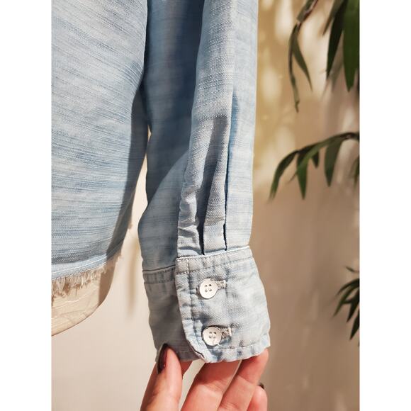 Bella Dahl Fray Hem Button Tencel Light Wash Denim Shirt Size M Roll Tab Sleeve - Picture 8 of 13